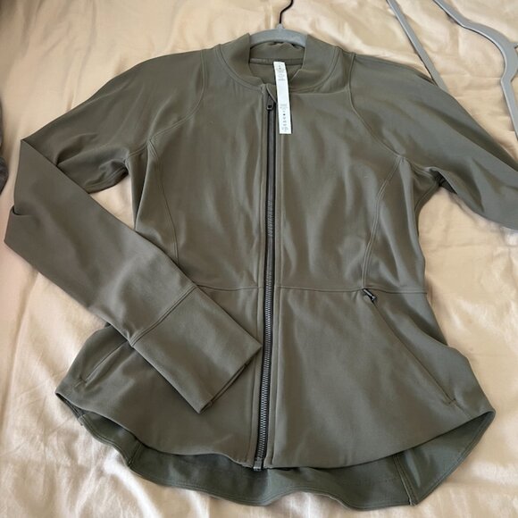Lululemon The Ease Nulu jacket sage green size 8 - Picture 5 of 6